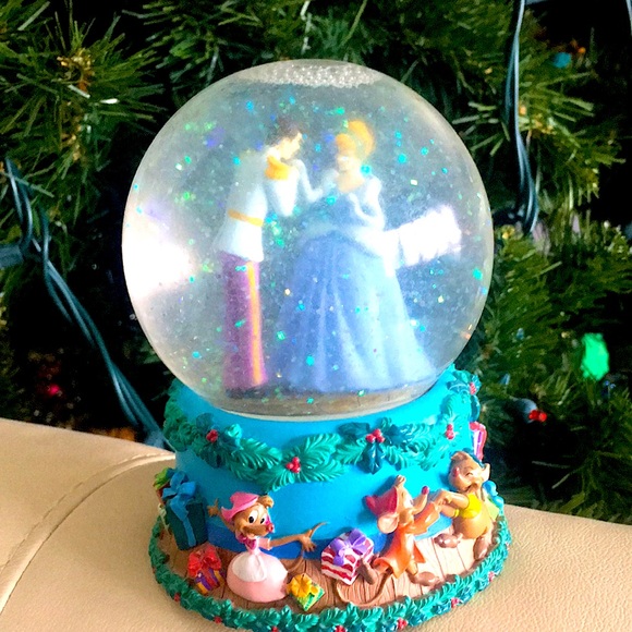 Disney Cinderella Christmas Musical Snow-globe